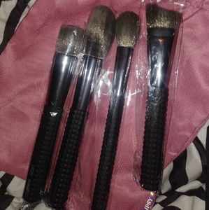 Make up brushes set of 4